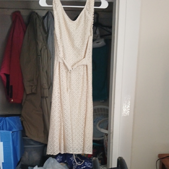 Chic Backless Cream Dress - Picture 1 of 5